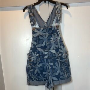 No Boundaries Denim Floral
Bib Overalls Shorts Size Large (11-13)